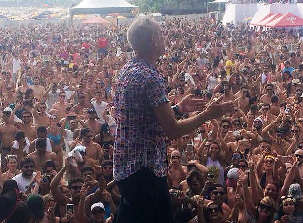 Será que é o dono da festa ? no Guarujá - SP!