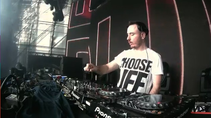 Duke Dumont no palco Trident, entusiasmou