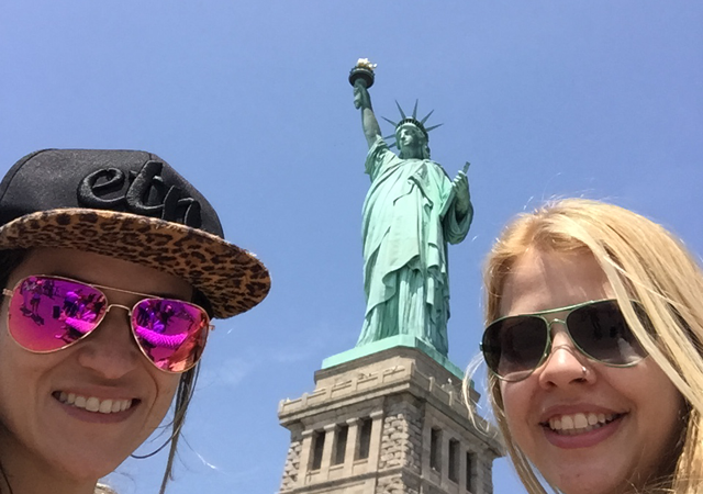 Les Femmes Live com a Estátua da Liberdade em New York