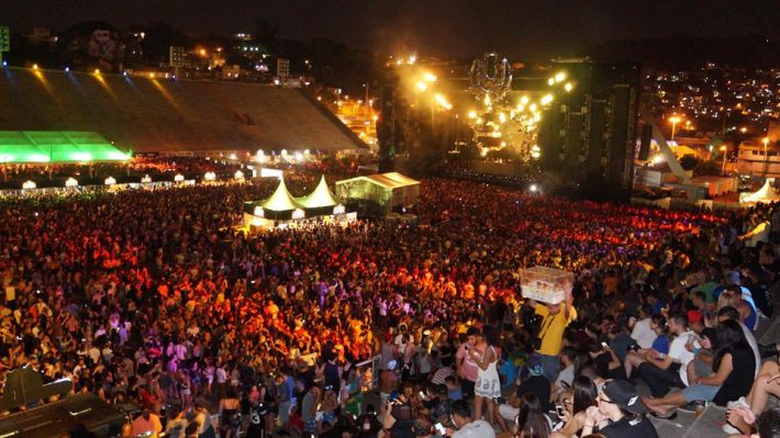 Ultra Main Stage, fervendo!