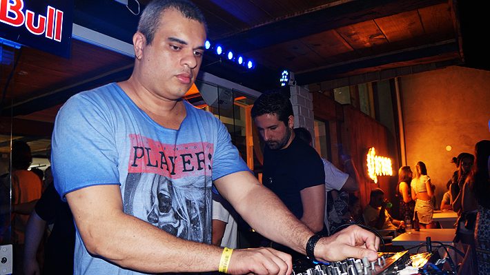 DJ Andreller nos Mixes do Caza3 em completo extâse