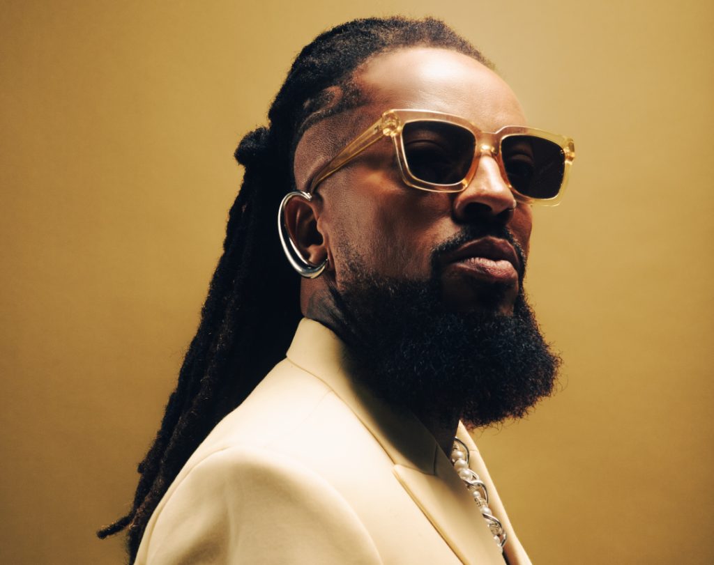 O rapper Rael apresenta o show do álbum Onda no Sesc Guarulhos