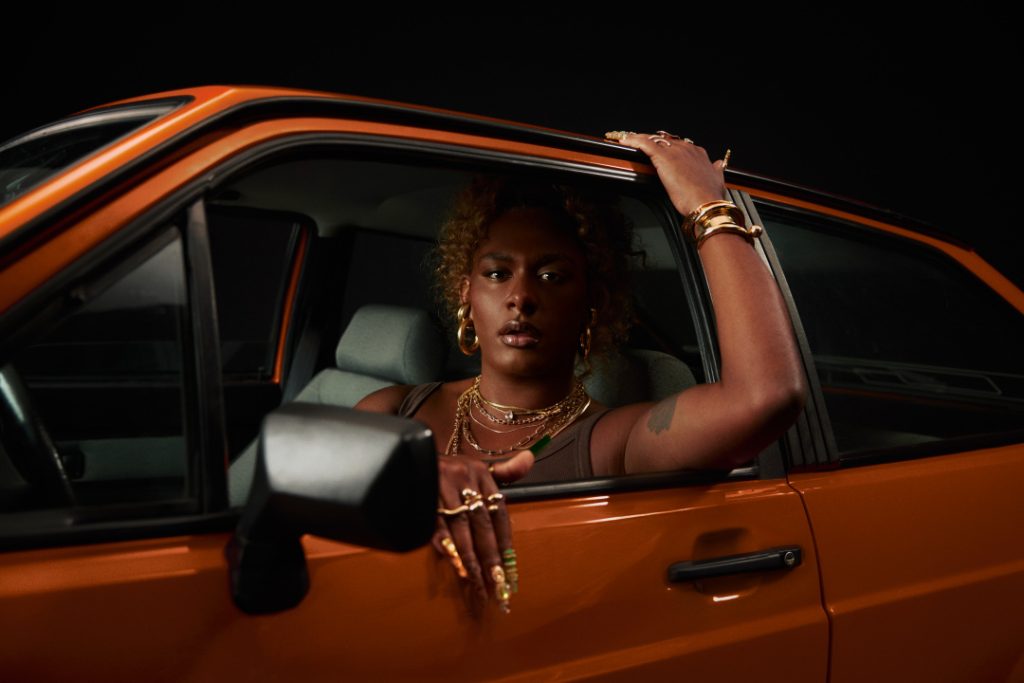 Liniker anuncia BYE BYE CAJU