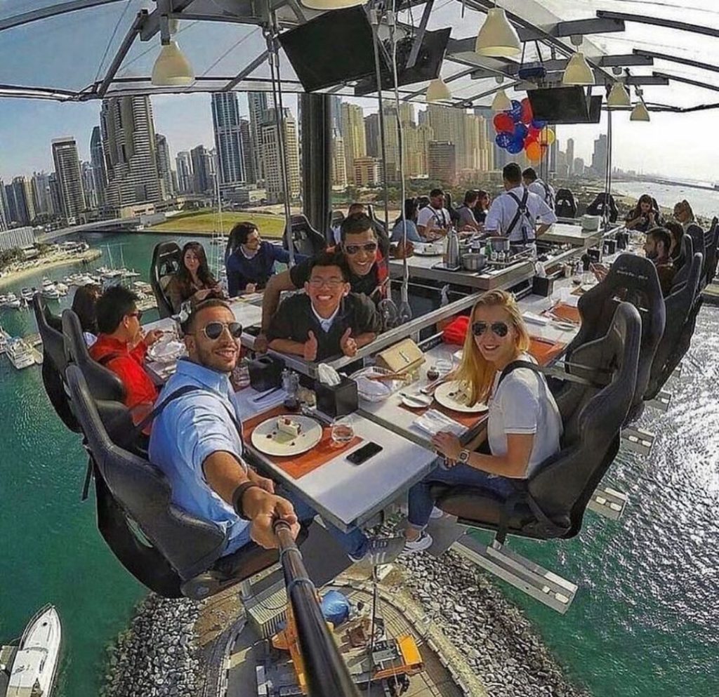 Sunset a 50 metros de altura na temporada 2026 do “Dinner in the Sky”