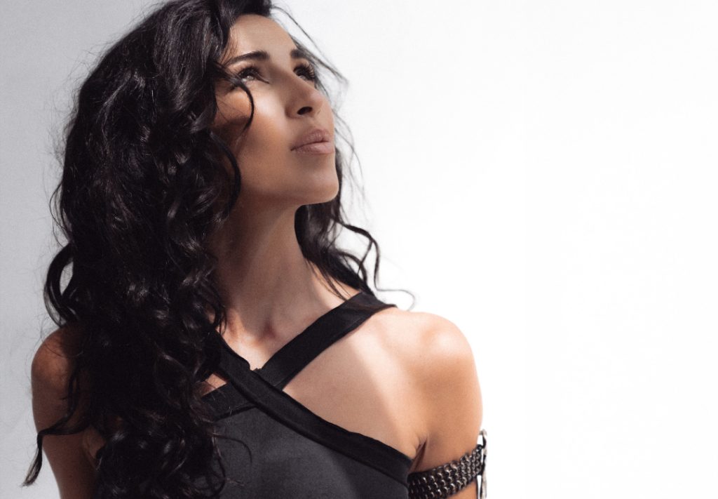 B Jones lança “Glow Up”