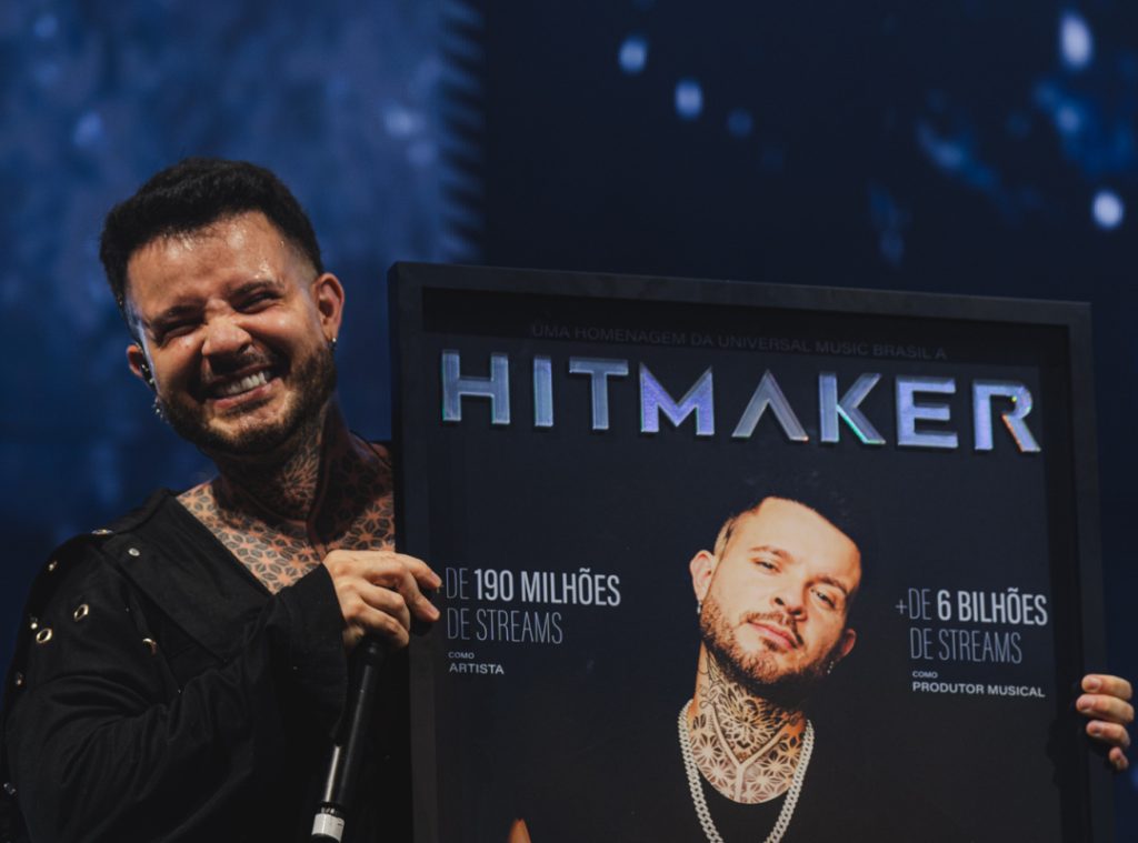 HITMAKER recebe reconhecimento ao vivo durante show em Salvador