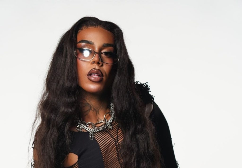 Tasha Kaiala lança single “Carro do Cunt” com DJ Kaim