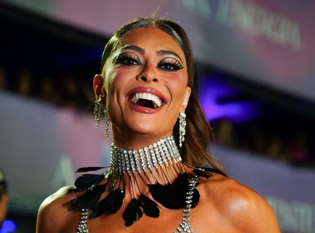 Juliana Paes brilha no Camarote Aura