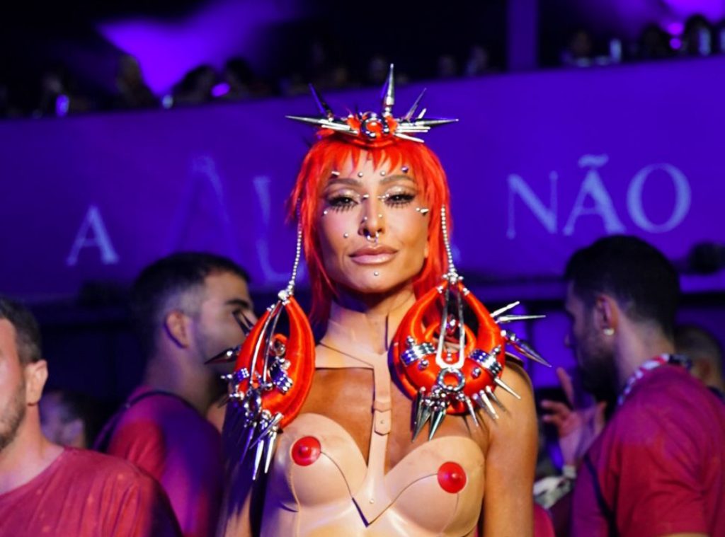 Sabrina Sato prestigia Camarote Aura