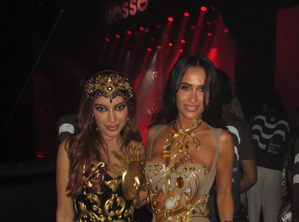 Silvia Braz e Anitta na noite de desfiles na Sapucaí