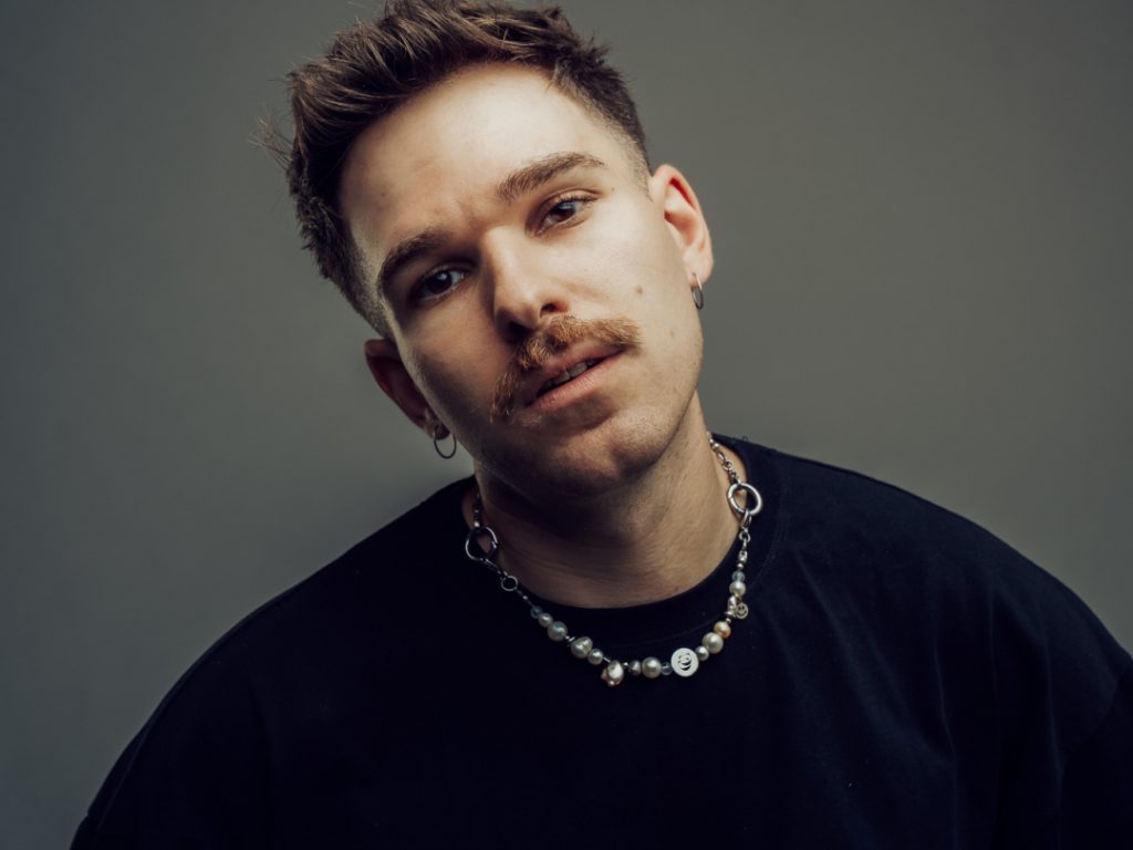 Ely Oaks apresenta remix oficial de Taylor Swift