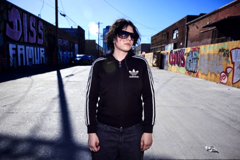 A artista vienense FILLY lança “Over And Over”