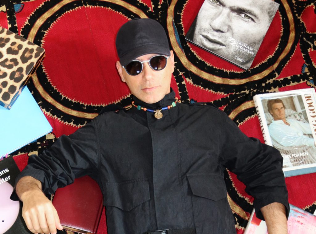 Tiga aposta na composição de músicas longas e sensacionais em “Friction”