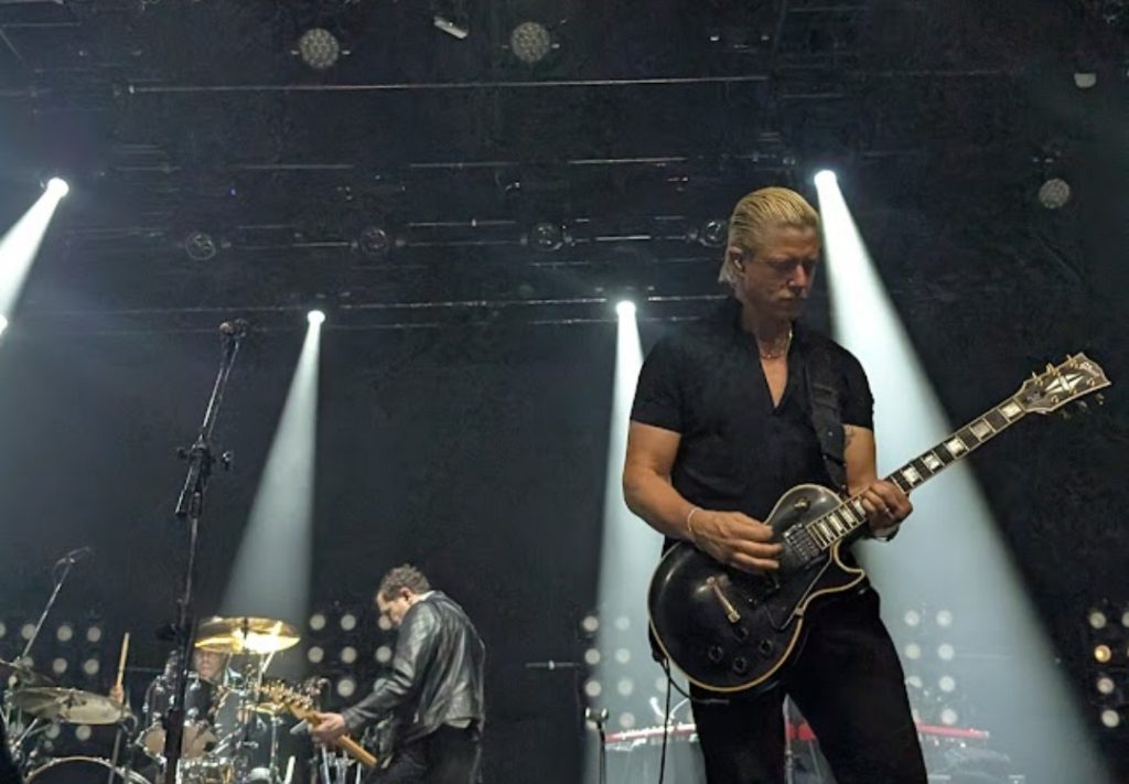 Interpol mantém sua aura intacta em show marcante em São Paulo