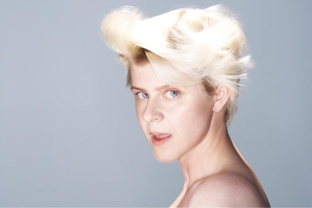 Robyn lança novo álbum “Sexistential”