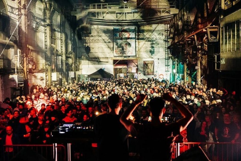 BETWEEN BEATS “Cada batida tem sua história” – Arquitetura Emocional