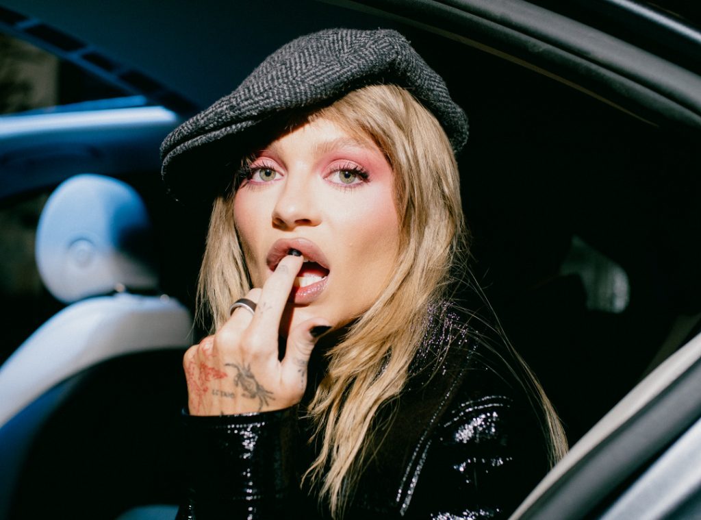 Luísa Sonza contrapõe utopia e desencanto em “Brutal Paraíso”