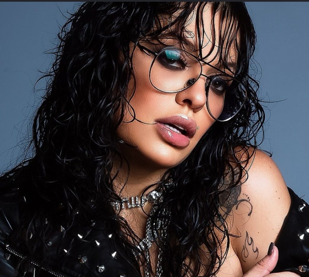 MC Mari revisita estética do funk dos anos 2000 em novo single
