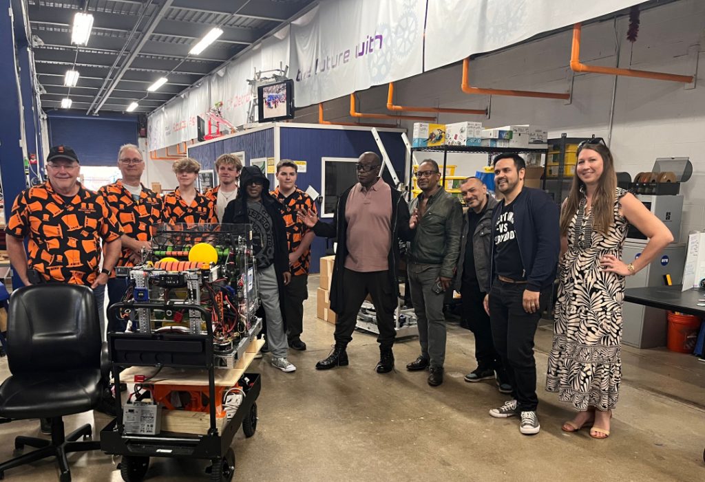“The Belleville Three” inspiram jovens estudantes na “First Robotics”