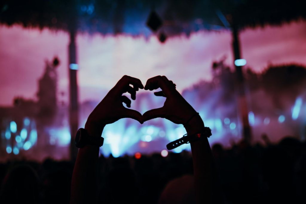 Modo festival: ATIVADO. A temporada oficialmente saiu dos bastidores