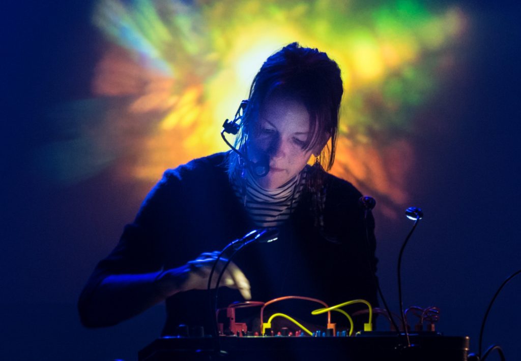 Kaitlyn Aurelia Smith lança novo single “GTP!”
