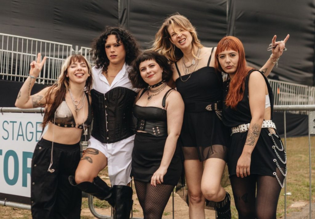 The Monic toca no Rock in Rio com a artista Raidol