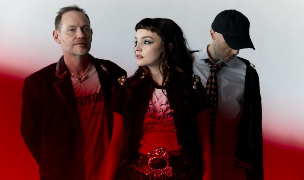 CHVRCHES retorna com novo single, “Roses”